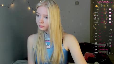 Snapshot of pocet_barbie chatting on 30, 9, 2025 Mary online show from 30, 9, 2025
