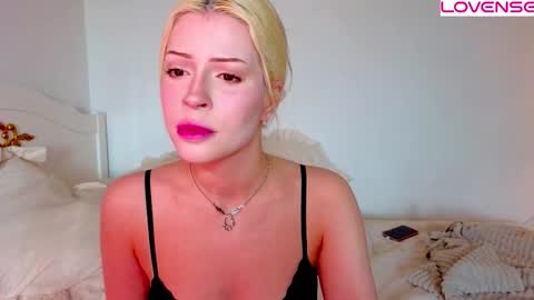 Snapshot of poison_girls chatting on 8, 3, 2026 Rose online show from 8, 3, 2026