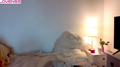 Snapshot of poison_girls chatting on 15, 4, 2026 Rose online show from 15, 4, 2026
