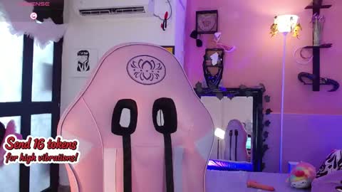 Snapshot of poison_liv chatting on 19, 4, 2026 poison_liv online show from 19, 4, 2026