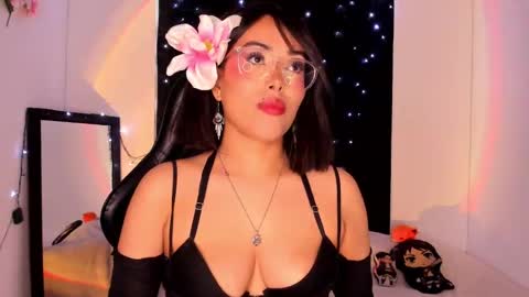 Willow                      Hours 12pm to 630pm Colombian time FRIDAY AND SUNDAY FREE DAYS online show from 9, 1, 2025