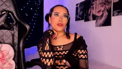 Willow                      Hours 12pm to 630pm Colombian time FRIDAY AND SUNDAY FREE DAYS online show from 14, 1, 2025