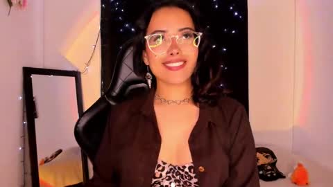 Willow                      Hours 12pm to 630pm Colombian time FRIDAY AND SUNDAY FREE DAYS online show from 23, 1, 2025