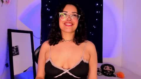 Willow                      Hours 12pm to 630pm Colombian time FRIDAY AND SUNDAY FREE DAYS online show from 7, 2, 2025