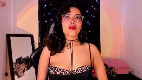 Willow                      Hours 12pm to 630pm Colombian time FRIDAY AND SUNDAY FREE DAYS online show from 10, 3, 2025
