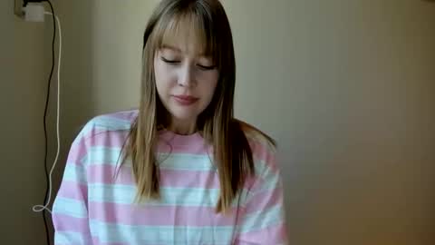 Snapshot of polihoney chatting on 23, 5, 2026 Polina online show from 23, 5, 2026