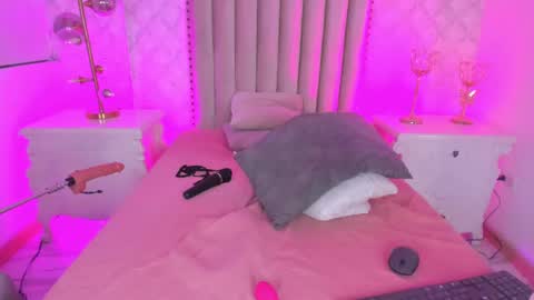 Snapshot of pollygrey_ chatting on 23, 2, 2025 Carolina online show from 23, 2, 2025