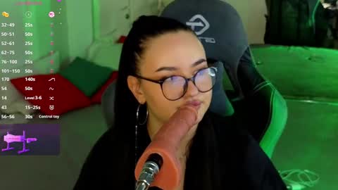 pollyshmidt online show from 26, 1, 2025