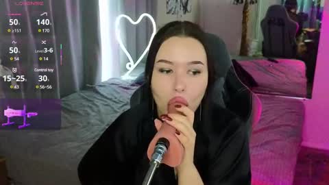 pollyshmidt online show from 25, 2, 2025