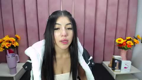 Snapshot of poly_sasha_ chatting on 6, 3, 2025 poly sasha online show from 6, 3, 2025