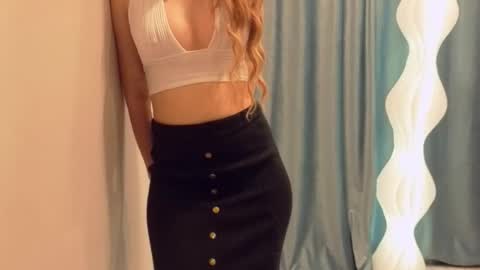 April online show from 28, 11, 2025