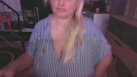 MelissOfficial online show from 5, 2, 2025