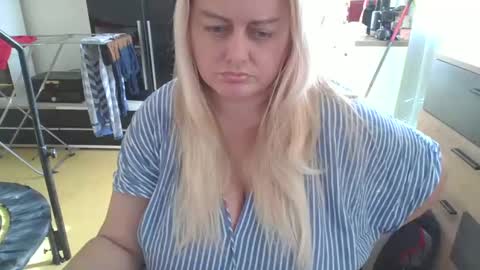 MelissOfficial online show from 10, 2, 2025