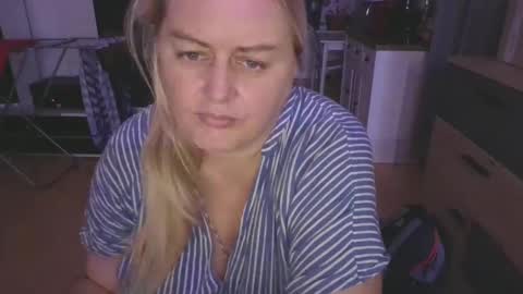 MelissOfficial online show from 10, 2, 2025