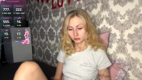 Snapshot of porshes chatting on 15, 9, 2025  HERES SILVIA AND OlIVIA  WELCOME EVERYONE LOVENSE DOMI REACT TO YOUR TIPS LETS MAKE A GREAT SHOW TOGETHER  online show from 15, 9, 2025