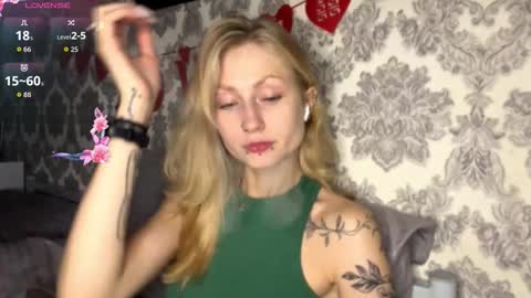 Snapshot of porshes chatting on 20, 9, 2025  HERES SILVIA AND OlIVIA  WELCOME EVERYONE LOVENSE DOMI REACT TO YOUR TIPS LETS MAKE A GREAT SHOW TOGETHER  online show from 20, 9, 2025