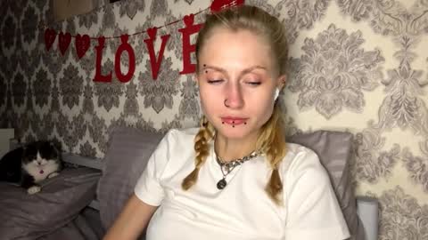 Snapshot of porshes chatting on 14, 10, 2025  HERES SILVIA AND OlIVIA  WELCOME EVERYONE LOVENSE DOMI REACT TO YOUR TIPS LETS MAKE A GREAT SHOW TOGETHER  online show from 14, 10, 2025