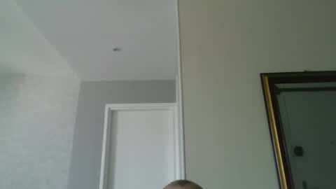Snapshot of pourquoi_toi chatting on 12, 9, 2025 pourquoi_toi online show from 12, 9, 2025