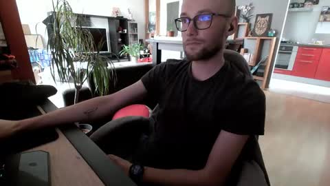 Snapshot of poutoublou002 chatting on 28, 3, 2026 Blou online show from 28, 3, 2026