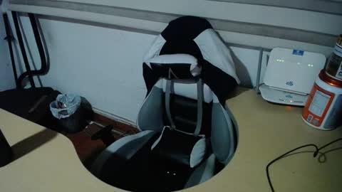 powerfulzeus2 online show from 20, 10, 2025