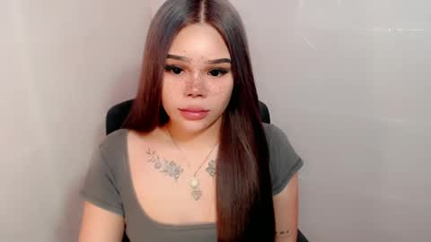 MAXXINE online show from 6, 2, 2025