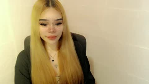 Snapshot of preciousangel69xxx chatting on 4, 7, 2026 MAXXINE online show from 4, 7, 2026