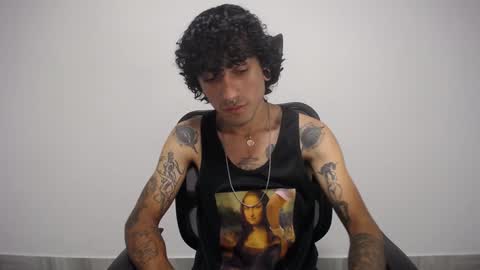 Snapshot of present_the_magic chatting on 6, 2, 2025 Plux online show from 6, 2, 2025