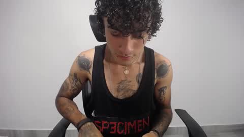 Snapshot of present_the_magic chatting on 13, 2, 2025 Plux online show from 13, 2, 2025