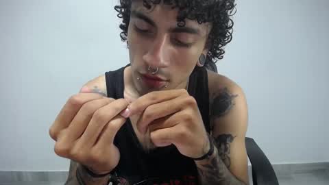 Snapshot of present_the_magic chatting on 16, 2, 2025 Plux online show from 16, 2, 2025