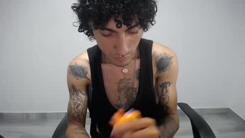 Snapshot of present_the_magic chatting on 4, 3, 2025 Plux online show from 4, 3, 2025