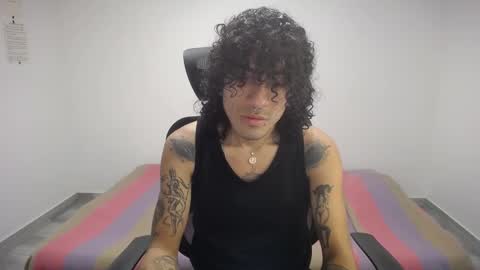 Snapshot of present_the_magic chatting on 18, 9, 2025 Plux online show from 18, 9, 2025