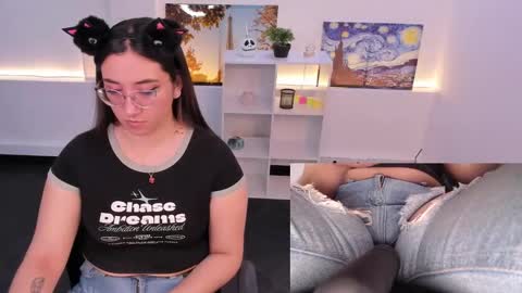 Snapshot of press_anykey chatting on 4, 10, 2025 Camila online show from 4, 10, 2025