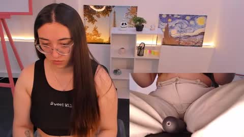 Snapshot of press_anykey chatting on 16, 10, 2025 Camila online show from 16, 10, 2025