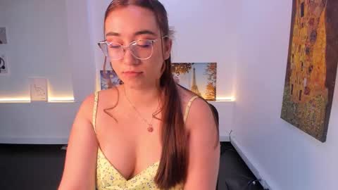 Snapshot of press_anykey chatting on 18, 12, 2025 Camila online show from 18, 12, 2025