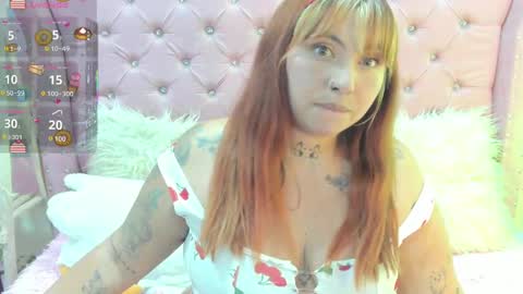 Snapshot of pretti__violet_ chatting on 19, 9, 2025 Pretti Violet online show from 19, 9, 2025