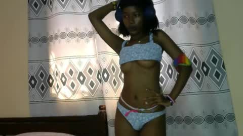 Snapshot of pretty__lisa chatting on 22, 12, 2025 pretty__lisa online show from 22, 12, 2025