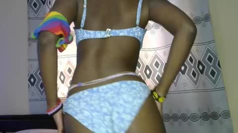 Snapshot of pretty__lisa chatting on 12, 1, 2026 pretty__lisa online show from 12, 1, 2026