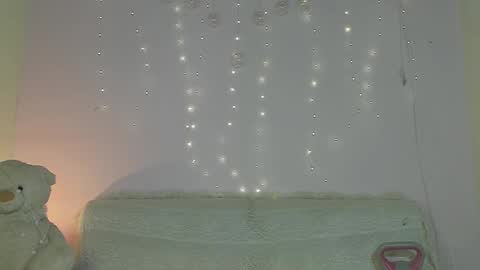 pretty_and_strong online show from 4, 10, 2025