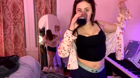 Snapshot of pretty_in_p1nk chatting on 13, 12, 2024 Sophie online show from 13, 12, 2024