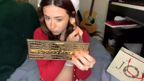 Snapshot of pretty_in_p1nk chatting on 18, 12, 2024 Sophie online show from 18, 12, 2024