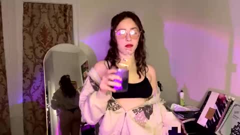 Snapshot of pretty_in_p1nk chatting on 13, 1, 2025 Sophie online show from 13, 1, 2025