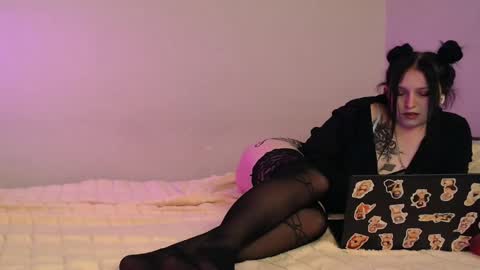 Snapshot of pretty_kriass chatting on 4, 2, 2025 Pretty Kriss online show from 4, 2, 2025