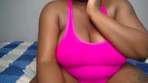 Snapshot of pretty_naomi chatting on 2, 3, 2026 creamy squirter online show from 2, 3, 2026