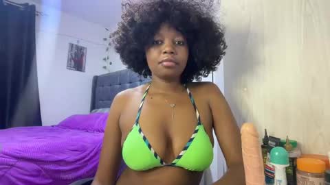 Snapshot of pretty_peaches chatting on 15, 12, 2025 Pretty peaches online show from 15, 12, 2025