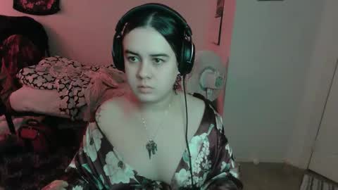 Snapshot of prettyandpeachy chatting on 11, 2, 2026 Mistress Mallad online show from 11, 2, 2026