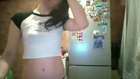 Snapshot of prettybella_7 chatting on 11, 4, 2026 Bella online show from 11, 4, 2026