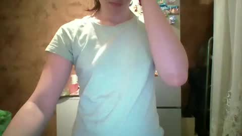 Snapshot of prettybella_7 chatting on 15, 4, 2026 Bella online show from 15, 4, 2026