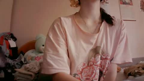 Snapshot of prettybella_7 chatting on 28, 5, 2026 Bella online show from 28, 5, 2026