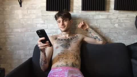 Snapshot of prettyboyszn chatting on 20, 12, 2024 pretty boy online show from 20, 12, 2024
