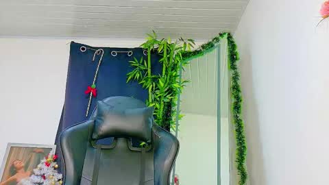 Snapshot of prettybunnies08 chatting on 15, 1, 2026 Enzo Denis online show from 15, 1, 2026